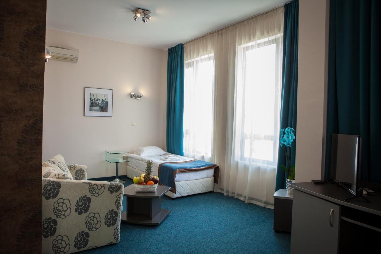 Family Hotel Opera Plaza- Former City Mark Hotel Βάρνα Εξωτερικό φωτογραφία