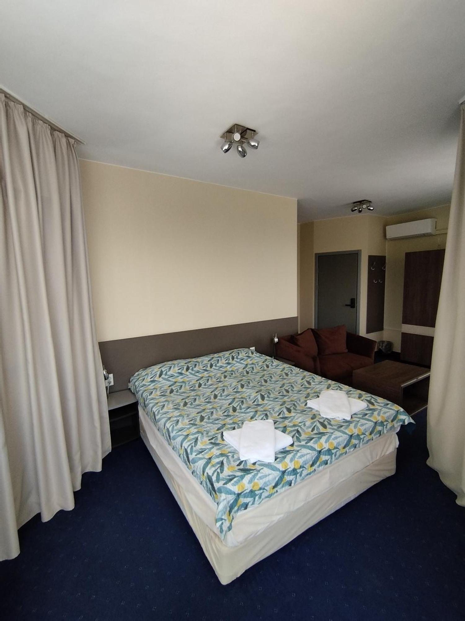 Family Hotel Opera Plaza- Former City Mark Hotel Βάρνα Εξωτερικό φωτογραφία